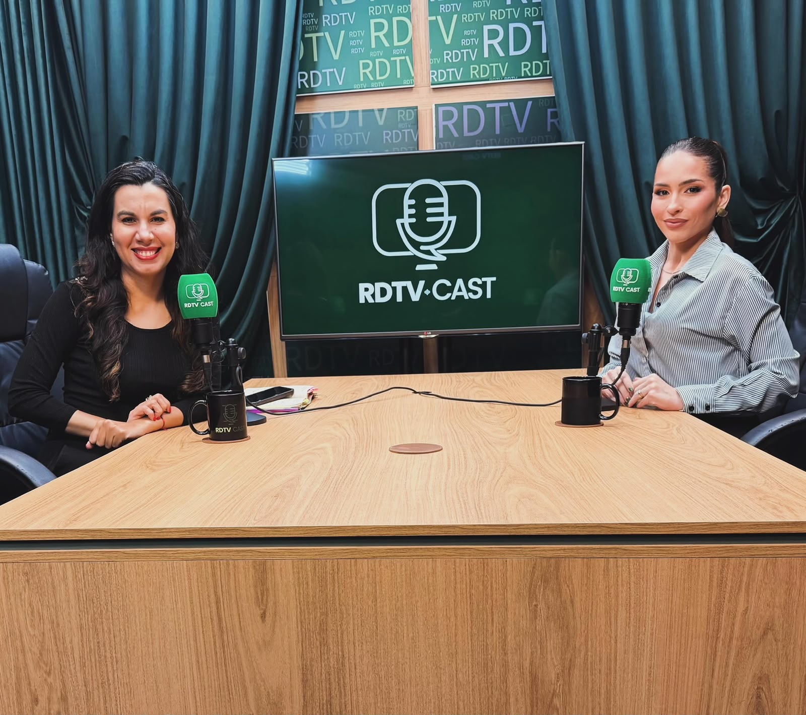 Plano aberto do estúdio do RDTV Cast durante a entrevista